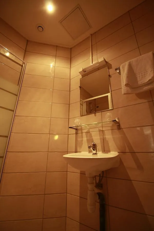 Hotel Moderne Marseille 2*,