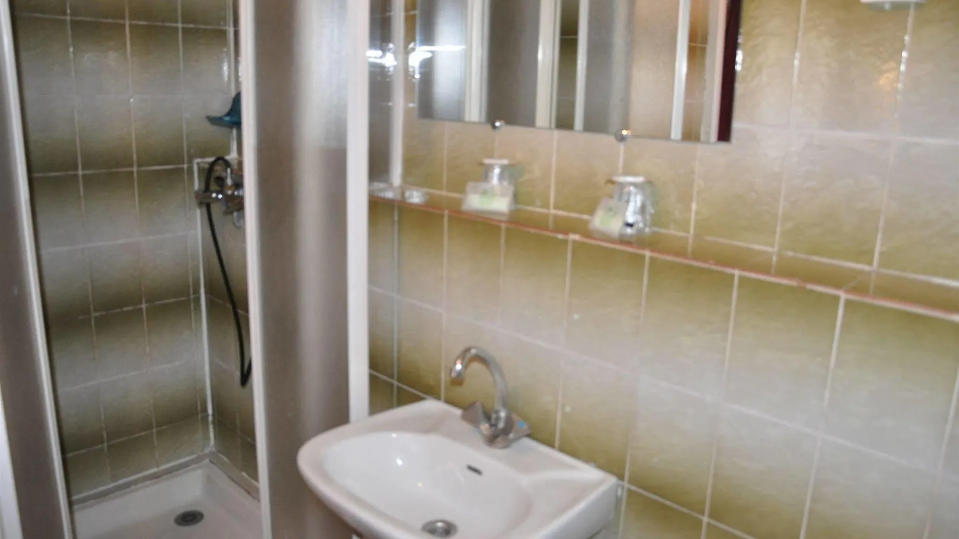 **  Hotel Moderne Marseille France